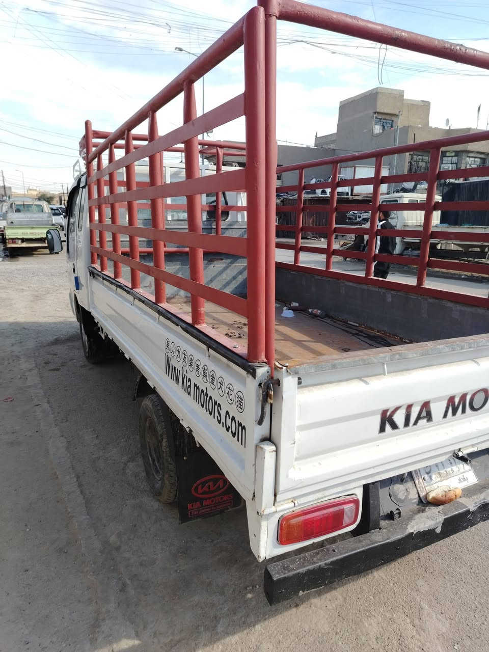 سلام عليكم لبيع كيا ام عيون مديل 2000رقم بغداد تحويل مباشر شاصي كير محرك مكفولات سياره جاهزه من كل شي مكان بغداد مكلف بنشر ***********
