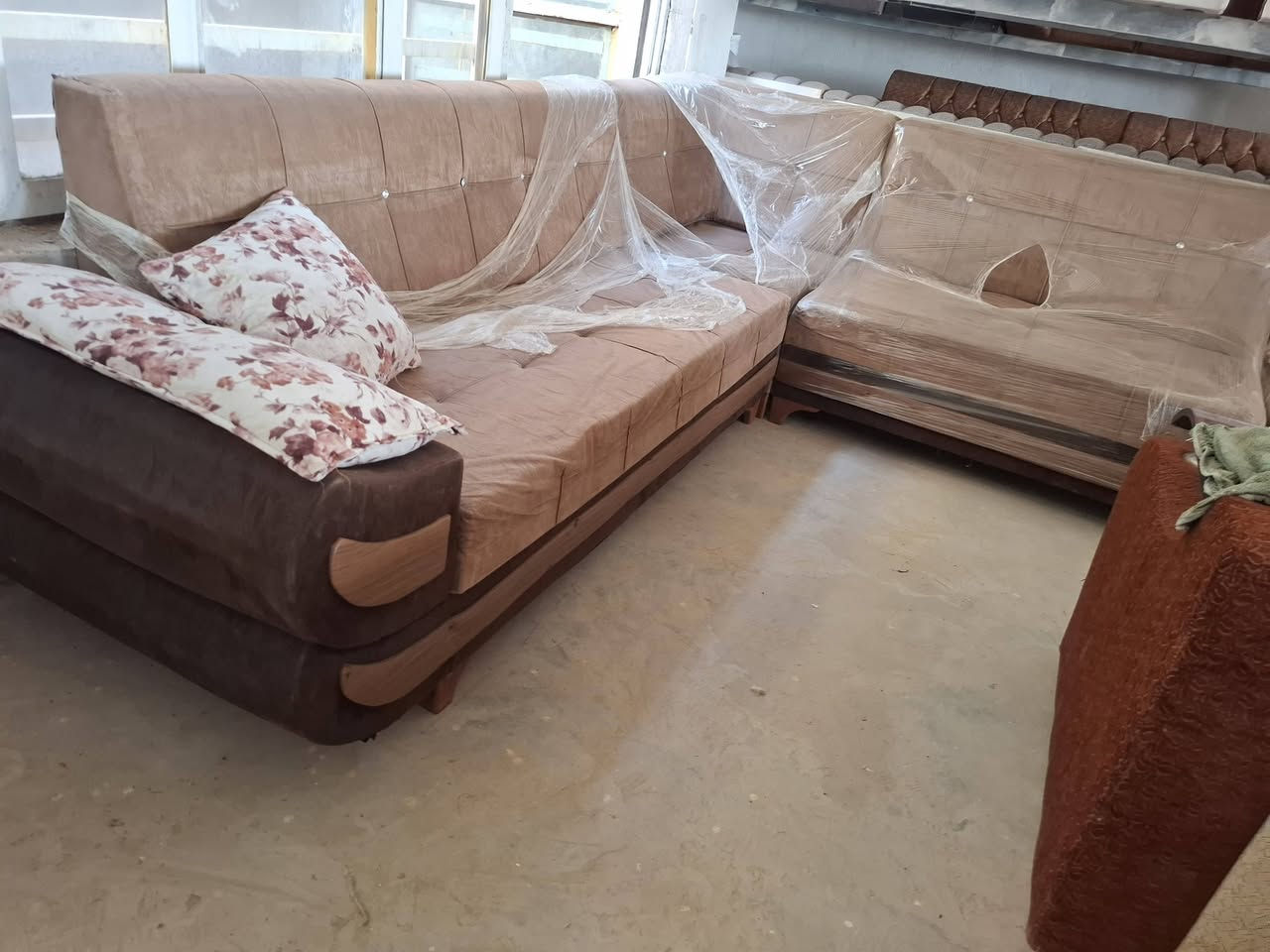 السلام عليكم
تم وصول حاوية تخم وغراض منزلية
 
جديدة و مستعملة بأسعار مناسبة جدا♥️

العنوان الحمزه الغربي ع لشارع لعام شارع لباشيه جنك طالع لسيطره بالقرب من مجمع بركات العباس للمفروشات مقابيل تيل14 مجمع ضرغام  ويوجد توصيل
***********
