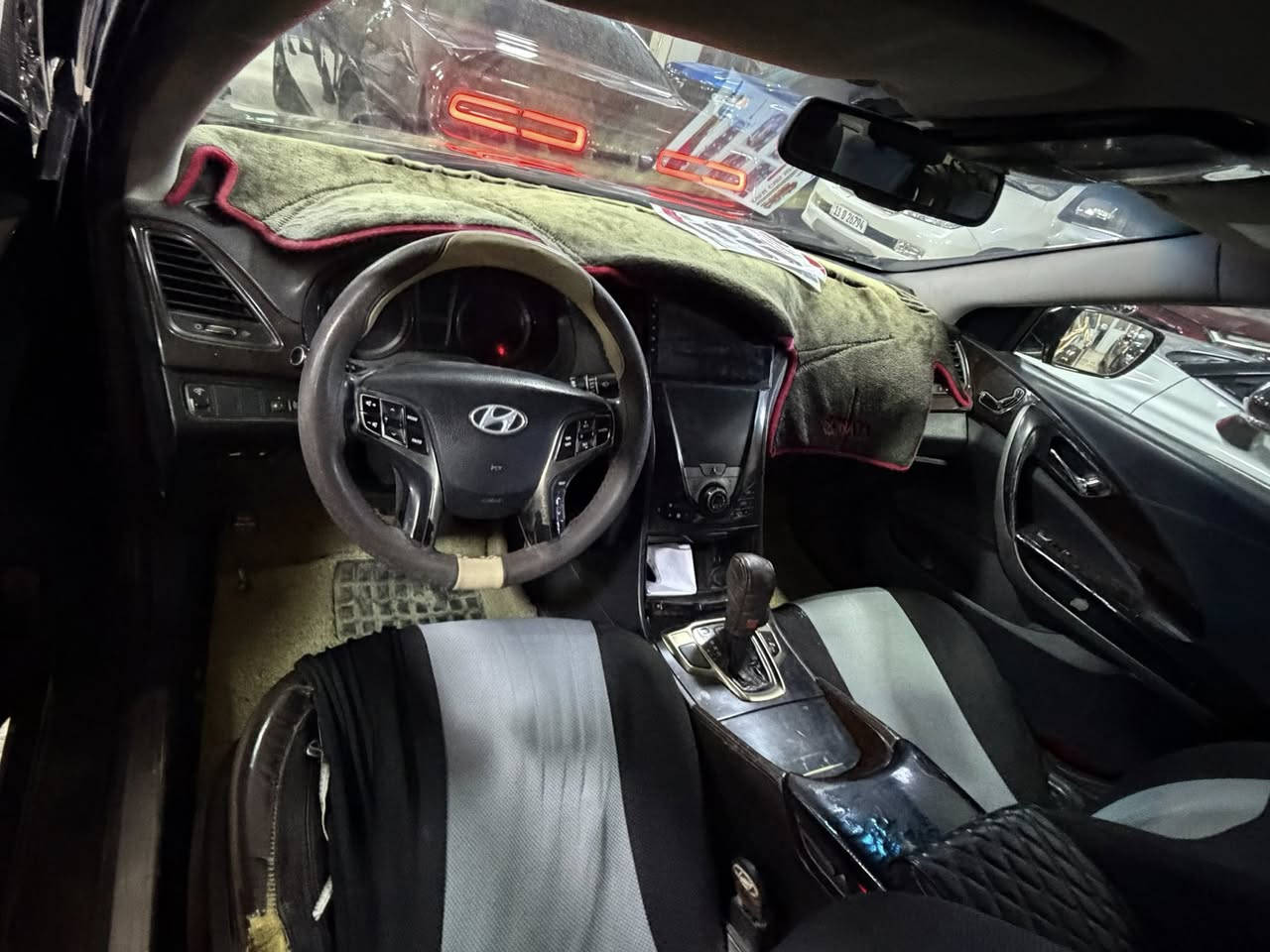 السلام عليكم 
اخوان
هونداي ازيره
موديل 2012
كشنات جلد كهرباء
مري قلاب
برده خلفيه كهرباء
بردات بوب
تحكمات جهتين
قطعتين تبريد 
بيها بنيد مبدل نفس لون جوملغ نفس لون
رقم اربيل تحويل مباشر
السعر 115 بيها مجال
*********** زيد الجبوري
