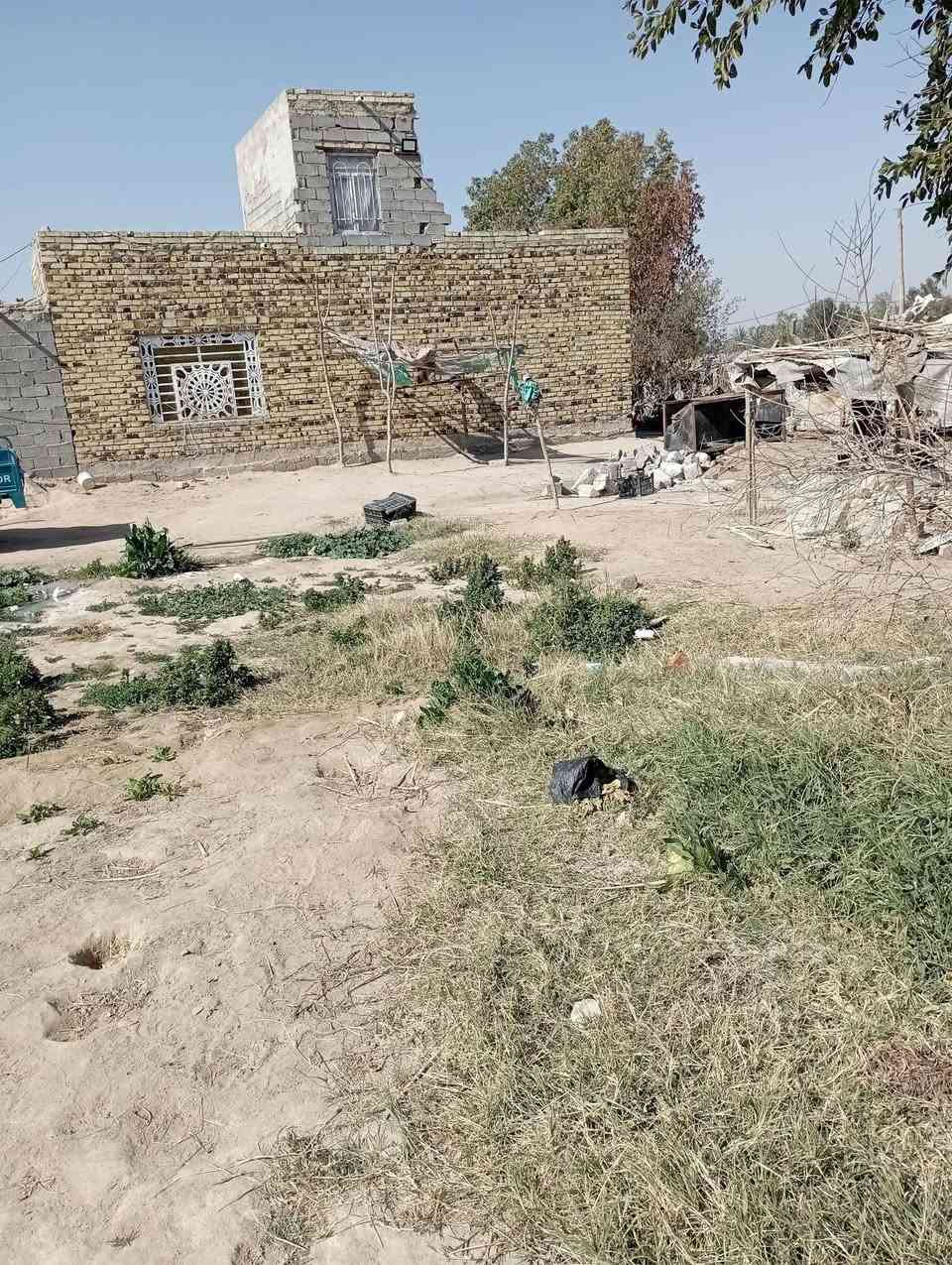 بيت للبيع مع مزرعه للبيع على شارع كربلاء نجف عليه شارع خاص وبيه خدمات ماء وكهرباء ومدارس قريبه عليهن الاتصال على الرقم ..... ***********

