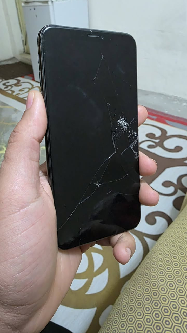 اكس ماكس اس مكسور ضهر وبي فطور شاشه لمس شويه تعبان....شغال الجهاز غير مفتوح ابيعه عله هل الحطه كربلاء....***********
