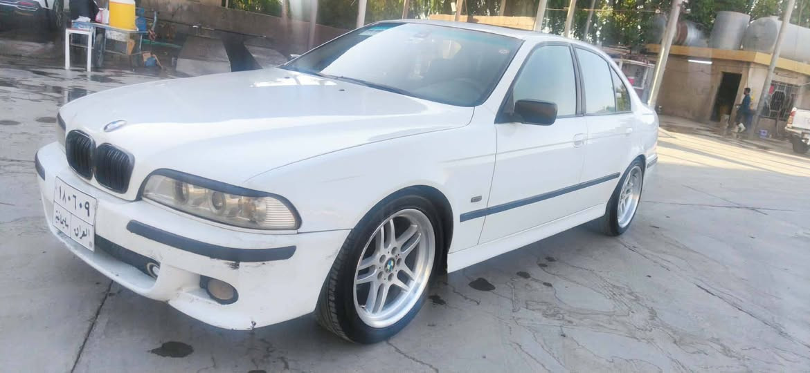 Bmw سەقەر
فول مواسفات سڵایت و ئۆتۆماتیک و جام کارەبایە
 چوار تایەو ویلی دوو سایزی لۆکی لەژێرە
مەکینە ٥٢٨ ە
مۆدیل ١٩٩٨ 
دەعم و لێدراوی نی یە
حیزام سبوخە لەسەر ساغی 
گێڕو مەکینە و تەبرید و کارەبایی و تەقەو ڕەقەی بەشەرت تازە هەزە کراوە بێ نوقوستانی یە 
هەیکەل و ناو و دەشبوڵی زۆر جوانە   
سەیارەکە ناو ڕەشە
سەنەوی تازە بەسەر چووە  
 سعری  95 معامەلە  ژم*********** السليمانية, العراق

