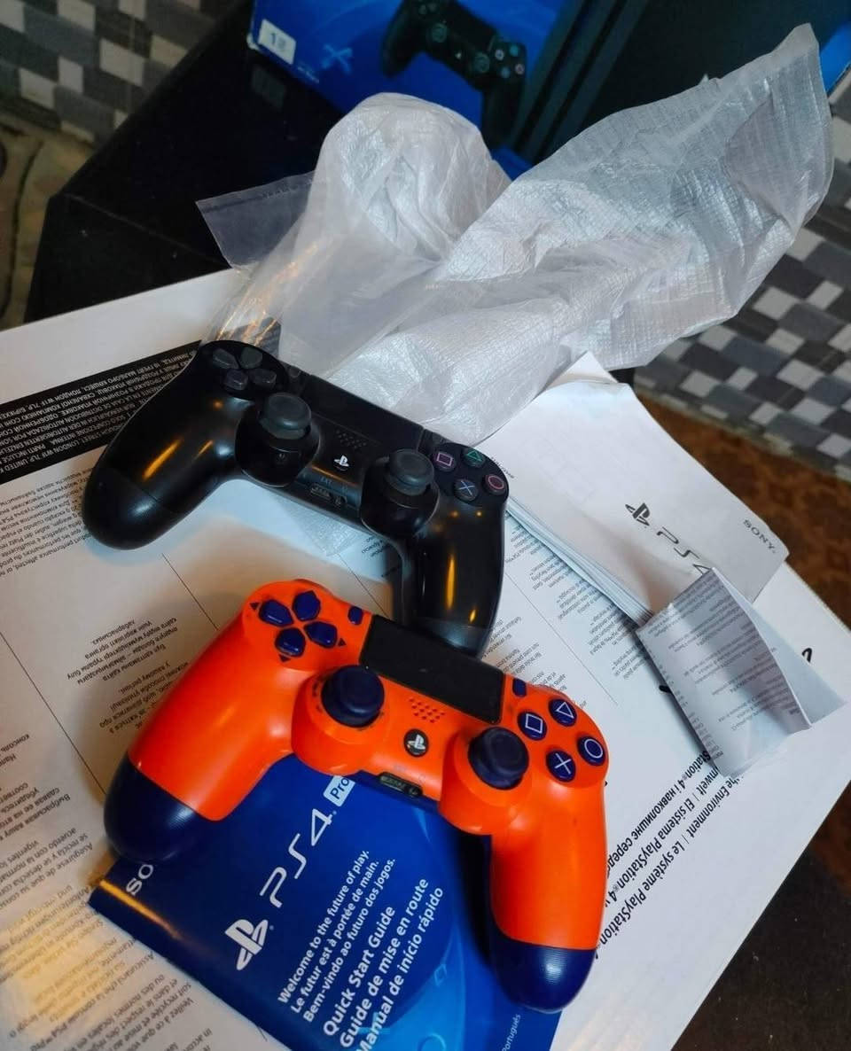 🎮🔥 للبيع PlayStation 4 Pro بحالة ممتازة 🔥🎮
✅ المواصفات:
🔹 PS4 Pro
🔹 سعة التخزين: 1 تيرابايت
🔹 نظام الجهاز: 13.50
🔹 غير مهكر
🔹 يدعم الأونلاين بشكل كامل
🎮 الملحقات:
🔸 يد تحكم أصلية
🔸 يد تحكم تجارية
💿 الألعاب المرفقة:
🔹 Resident Evil 4
🔹 GTA V
💰 السعر: 375 
📍 الموقع: بغداد - السيدية
***********
#PS4Pro #PS4 #PlayStation4 #بلايستيشن #بلايستيشن4 #Gaming #GTA5 #ResidentEvil4 #
