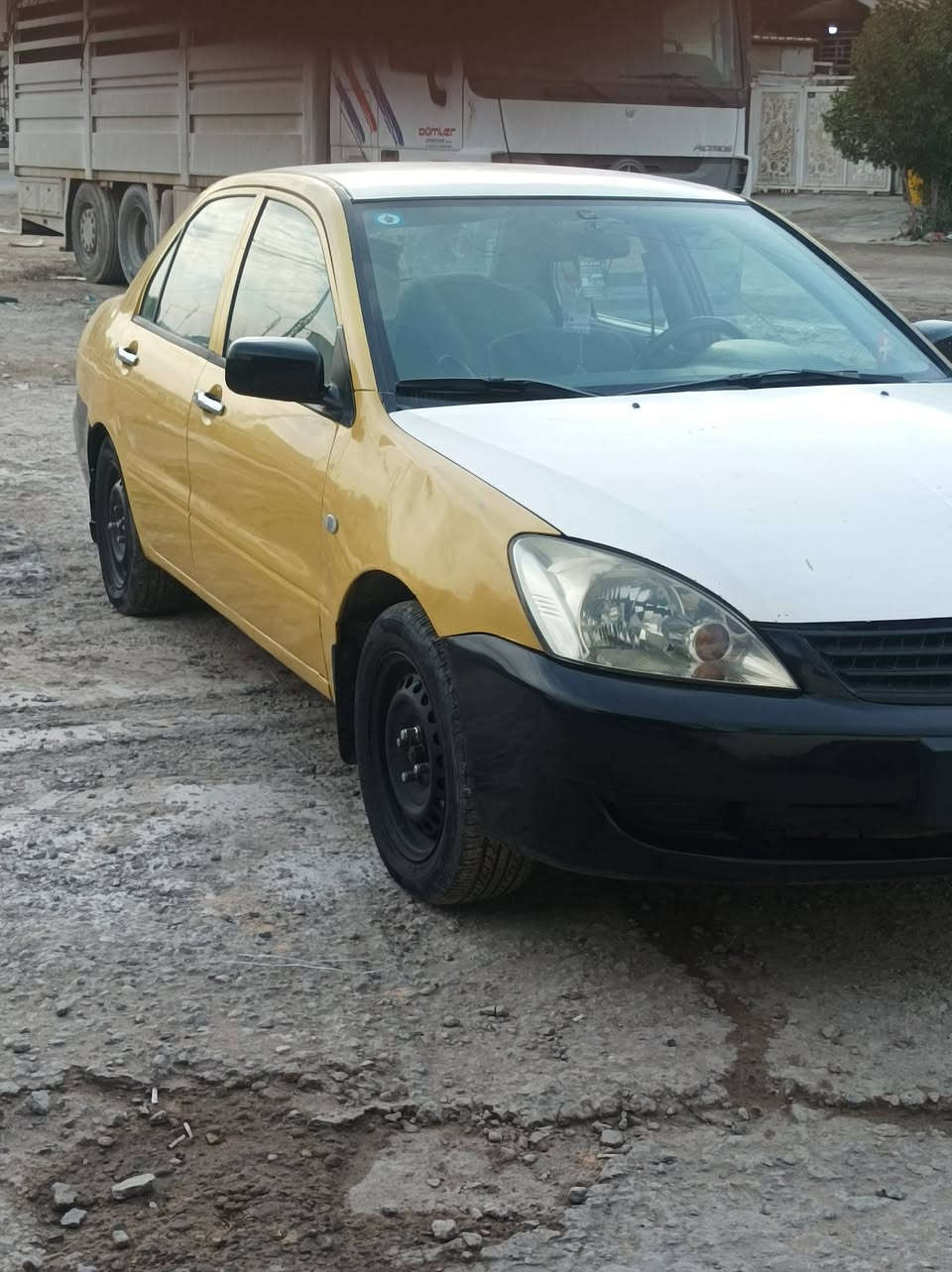 سلام عليكم .لانسر 2010 بغداد .محرك 2000 صبغ حزام بدون ضربه  كير محرك منضومه تبريد كلج تخم تاير كله جديد .كهربائيات كلهه شغاله نقص دبلات خلفيه فقط مكاني بغداد تحويل ثاني يوم سعر 73 وبيهه مجال للاتصال ***********
