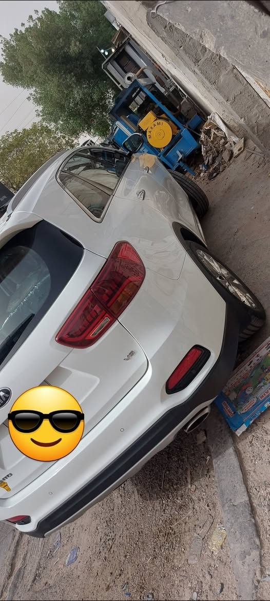 كيا سورنتو 2020 خليجي
( مكفولة كفالة عامه على وضع الشركة) 
V6 3500         
كير 8 نمر 
كراسي جلد وكهررباء 
تحكمات ستيرن جهتين 
مري كهرباء شفط واشاير ترحيب 
شاشه ابل كار بلي 
جنطه كهرباء شفط
ويل 19 كروم
ماشية  80 الف كيلو
وباقي مواصفات السورنتو معروف 
السياره زيرو ماخذها على ايدي 
عليها تخم تاير جديد هنكونك ودسكات وباتري جديد
سعر 265
رقمها اربيل مكانها بغداد جانب الكرخ
رقم الهاتف ***********
دكتور هشام الدليمي 
غير متواجد على الفيس 
تحياتي للجميع
