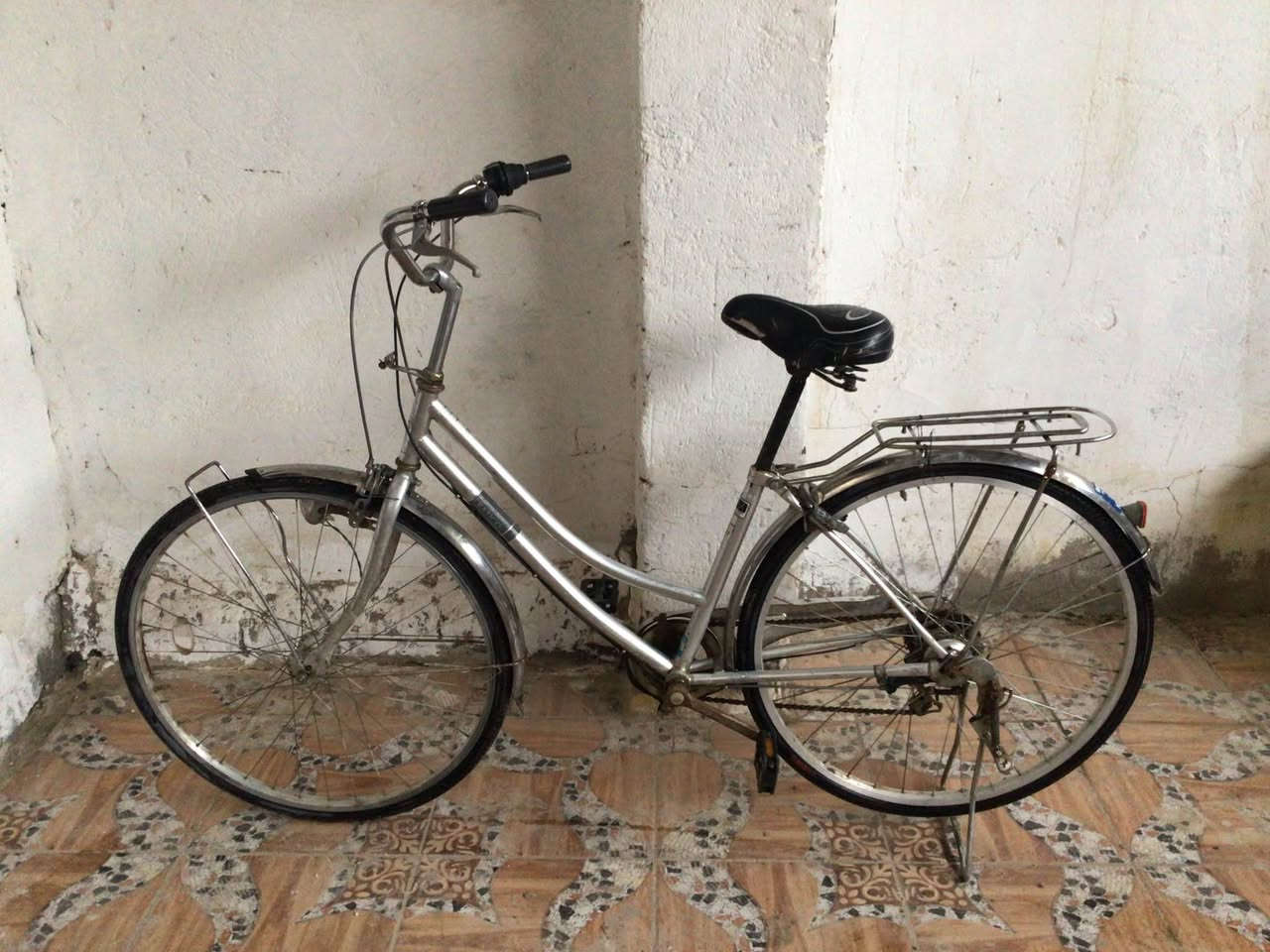 السلام عليكم 
بايسكل حجم 27 للبيع نضيف كامل 
حساس 
٦مكاين 
بريكات
كله شغال ماناقص شي 
السعر ٧٠ 
المكان نجف كوفة النجف, العراق


**إذا كنت صاحب هذا الإعلان وتريد حذفه لأي سبب، رجاءا أرسل رسالة إلى الدعم الفني**