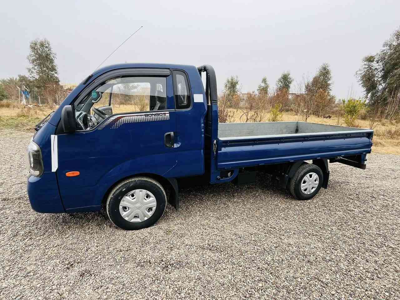 السلام عليكم سيارة كيا بنكو حمل((( #ادوات شغل بغداد )))للبيع الموديل 2007  محدث 2018سيارة كاملة مكينة كرنفال كيراوتماتيك  مري شفط تدفئة بل كشنات   السياره مفوله محرك 3000 قبق اسود وتخم تاير مكان السيارة  العلم سعر  55 وبيه مجال قليل للشراي 
ملاحظه بيها رقم وسنويه وحصة كاز 
للاستفسار ***********
