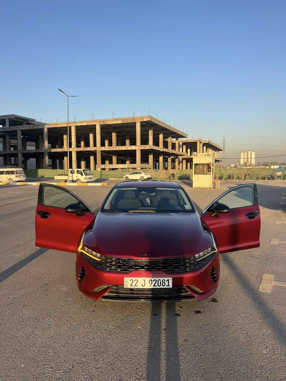 سلام عليكم K5
موديل 2022
1_ اللون ماروني 
2_بصمه تشتغيل وابواب وجنطة 
3_ سايد بريك بصمه 
4_ مثبت سرعه 
5_ نضام ABS 
6_ مانع انزلاق 
7_حساس اطارات 
8_ شاشه كبيره 
9_كامره دواره 
10_ترحيب عند الاقتراب 
11_ شاشه اعطال 
12_ رادار امامي خلفي جانبي 
13_ كار بلي / اندرويد
14_ نظام قيادة اربع وضعيات 
15_بلوتوث + AUX +USB
16_ فول تحكم استيرن 
17_كير اوتو + عادي 
‏18_AOTO HULD
19_ زنون 4 عدسات 
20_ تشغيل عن بعد واطفاء 
21_ تصميم خارجي رياضي 
22_قيادة ذاتيه 
23_ جنطه ذكيه عنده الاقتراب 
وبعد بيها موصفات 
حادثها فقط باب السكن مبدل ومصبوغ 
ماشيه 82 km 
السعر 185 وبيها مجال للشراي 
للاستفسار ***********
مكان السياره بغداد حي الجهاد
