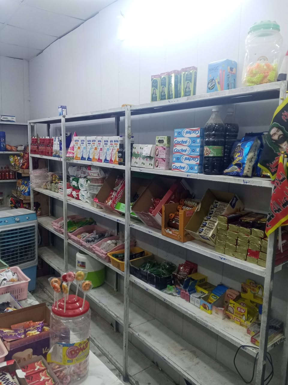 عارضات عدد اثنين للبيع  ورفوف حديد عدد اثنين للبيع العرض 3متر والطول2متر شارع الشمري للاتصال على الرقم ***********
