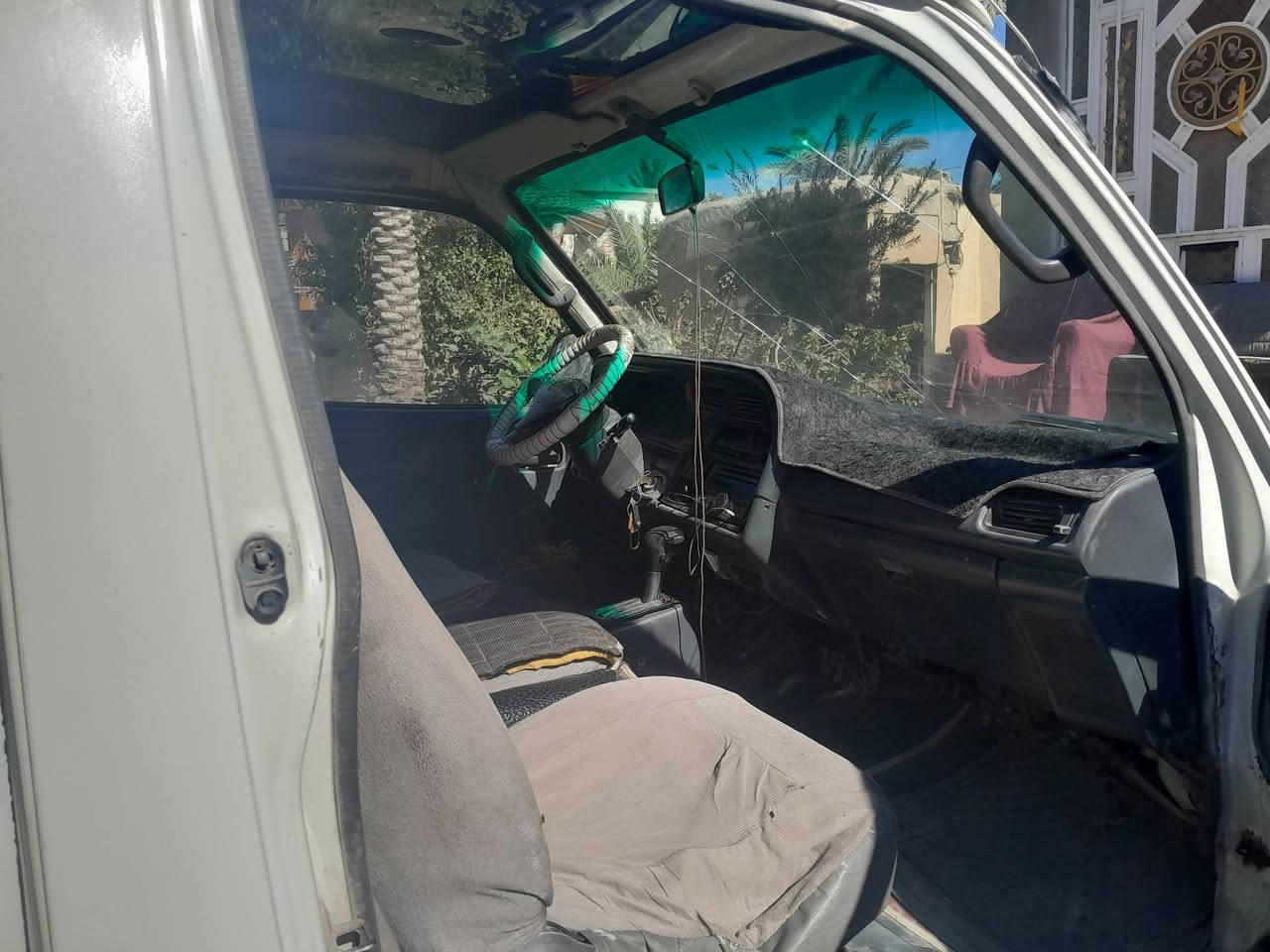 من رخصه ابو الكروب المحترم
سياره هايسه بوز موديل ٩٣ ألماني سنويته نهايه ال ٢٧ سياره حلوه ومرتبه دواخل نضيفه بدون خياس كهربائياته كله شغاله 
مكان السيارة ديالى السعر(٤٠) ***********
