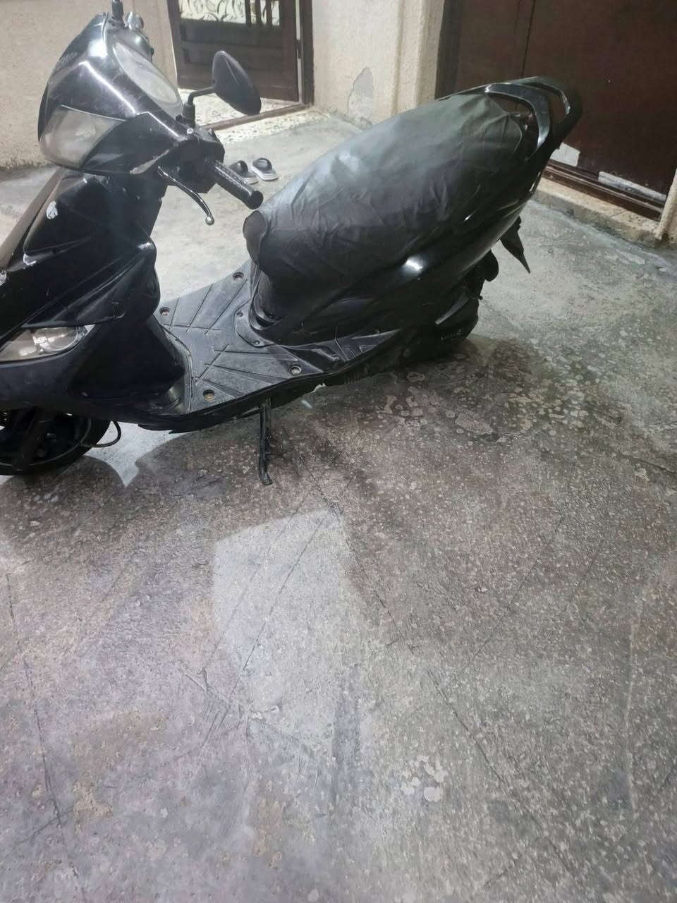 اسلام عليكم اخوان دراجه مستعجل علا بيعته لان متطلوب افلوس اجار البيت دراجه خير من الله نقصه بس العرموطه مال هندر دراجه شلعه فول صاروخ السعر400او بيه مجال الخاطر الجيه ***********نكره سلف
