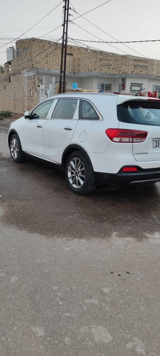 سورنتو 2015 خليجي 6 سلندر  بيها تبديل باب فقط أثر شخط. ماشيه 190 استخدام شخصي السعر 192 وبيها مجال *********** بيع مستعجل
