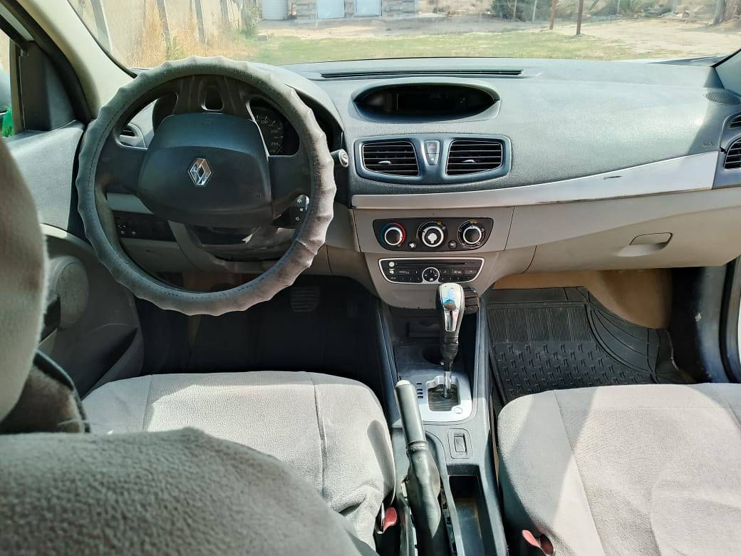 سيارة رينو فلورنس
موديل ٢٠١٣ بابل
كفالة عامة 
السعر ٨٣ بية مجال
للاتصال ***********
القاسم
