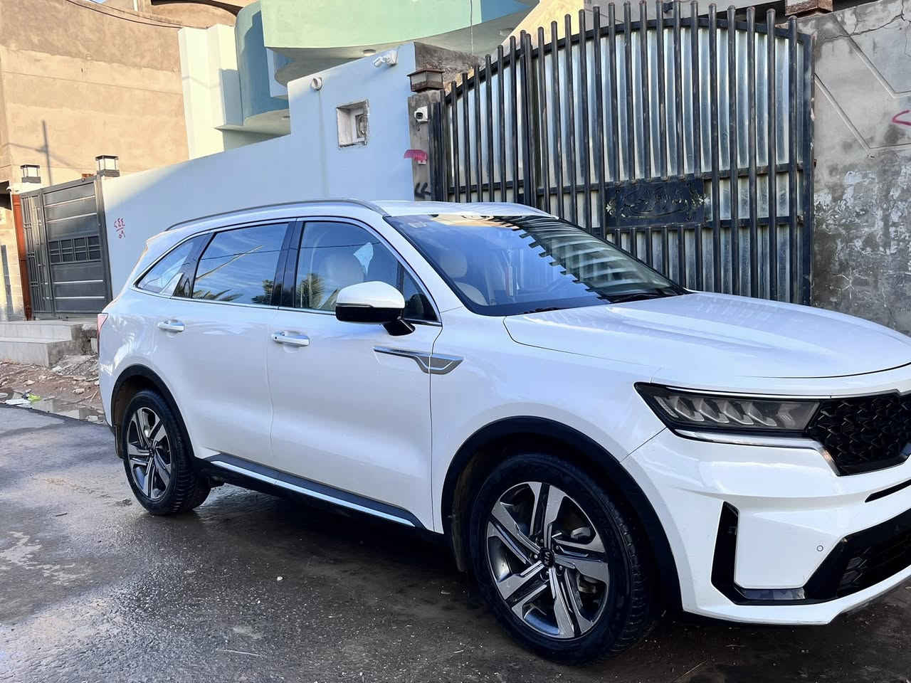 سلام عليكم
سورنتو للبيع 
السيارة بأسمي
مديل 2021
خليجي مكفولة ما عدا طخات بسيطة كما موضح بلسنوار لمعرفة السعر الاتصال على الرقم ***********
