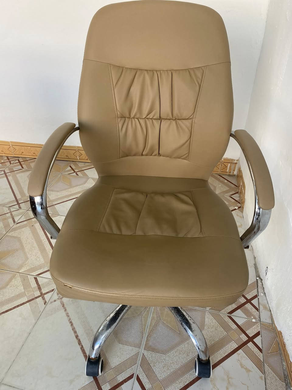 ميز مكتبي + كرسي للبيع سعر
سعر الميز 125 الف 
سعر الكرسي 50 الف


**إذا كنت صاحب هذا الإعلان وتريد حذفه لأي سبب، رجاءا أرسل رسالة إلى الدعم الفني**