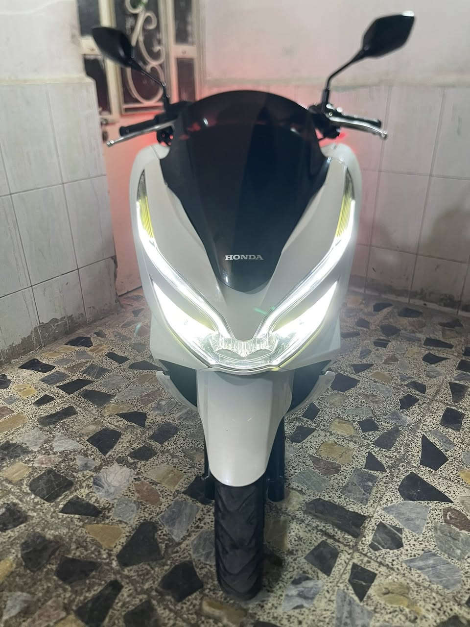 السلام عليكم psx جيل ثالث دراجة مكفولة كفالة عامة حساس زدحام A تدفئة بل يدات بصمه وسويج طوارى دراجة نضافة 100/100 مكاني بغداد الاستفسار واتساب***********💵✅📞
