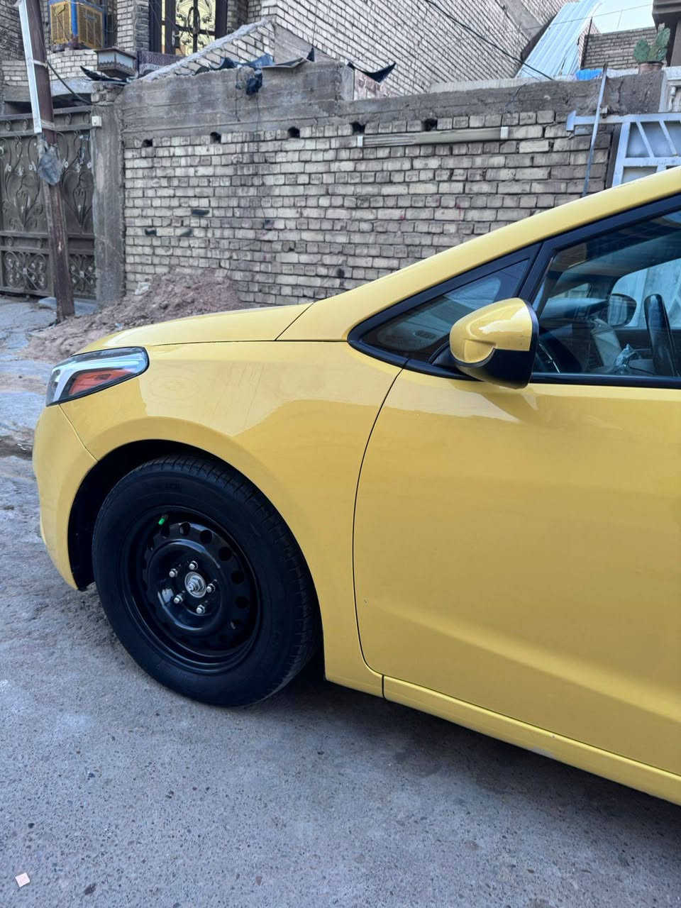 السلام عليكم للبيع كيا فورتي موديل 2017
وارد امريكي حادثها خلفي بل بك لايت لا تبديل ولا دواخل بدون ايرباك 
السيارة جديدة بمعنى الكلمة 
مكينة 2000 دوش جديدة حاوية هسة مشدودة
صدر جديد تراي زيرو
تخم تاير جديد 
رقم بغداد مصفرة هيئة وغرامات 
السيارة بسمي 
سونار المندلاوي موجود بل صور 
ماشية 78
السعر 128 
العنوان بغداد مدينة الصدر
***********
