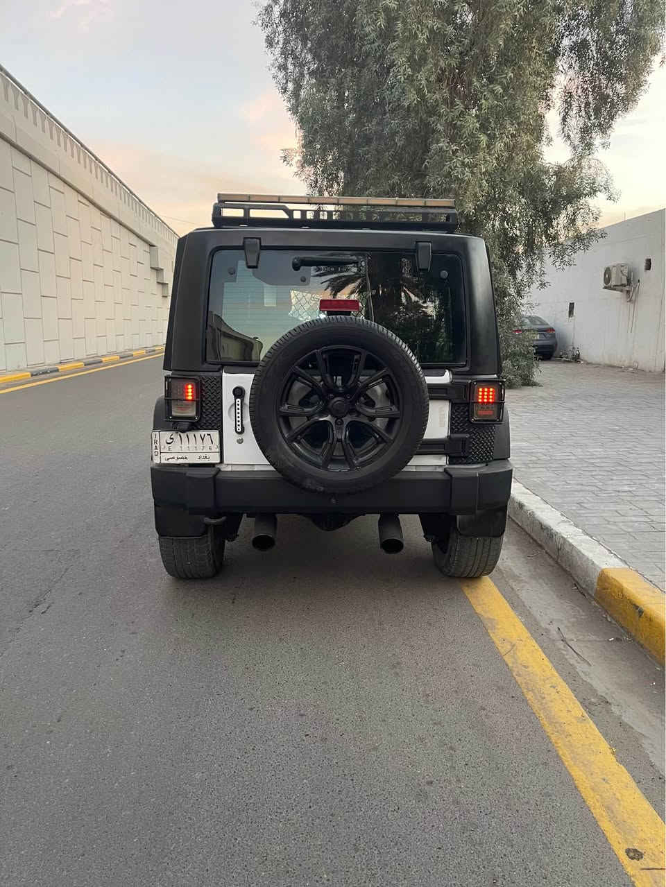 سلام عليكم جيب موديل 2013 وارد أمريكي الصبغ جاملغ وباب فقط بدون شواصي ولا دواخل ولاضرر السيارة فول مزودة المكينة والكير كفالة السيارة جاهزة من كير محرك صدر تبريد ملاحظة المحرك V6 المواصفات شاشة كامرة خلفية رادارات جلد الموقع بغداد الاستفسار الاتصال على الرقم التالي *********** بغداد, العراق
