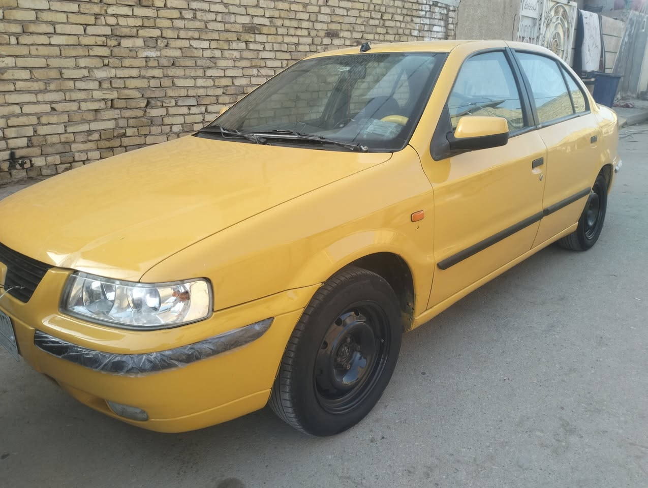 سلام عليكم سمند موديل 11  كير فرنسي محرك مفكولات  لاضربه لاتبديل مجرد الدوس معمران واشويه من الهلالات الوره يعني السياره مكفوله من كلشي تجي وشوف بعينك  رقمه بغداد.   مكاني واسط  الرقم ***********
