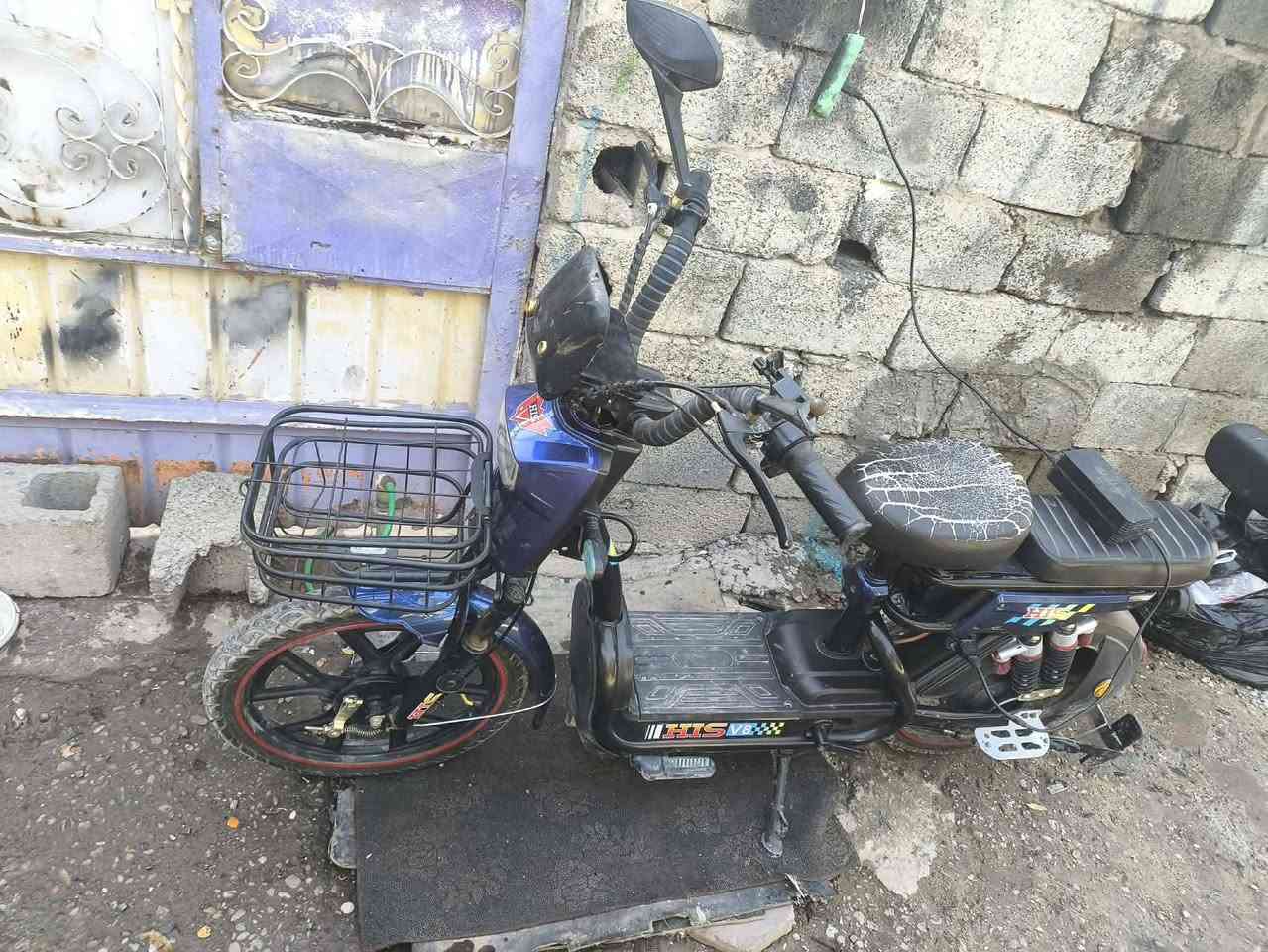 السلام عليكم دراجه للشحن للبيع كفاله كهربائياتها كلها شغاله *********** البكان بغداد
