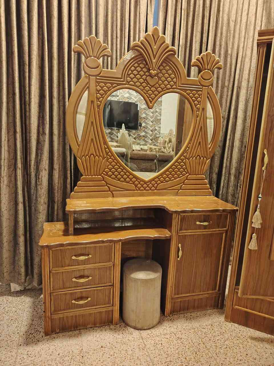 مکلف ب النشر جربایه نفرین نجاره تزکام ومیز امرایه صاج وزاویه للبیع مکانهم کوت ع *********** والی یرید قطع ابیع
