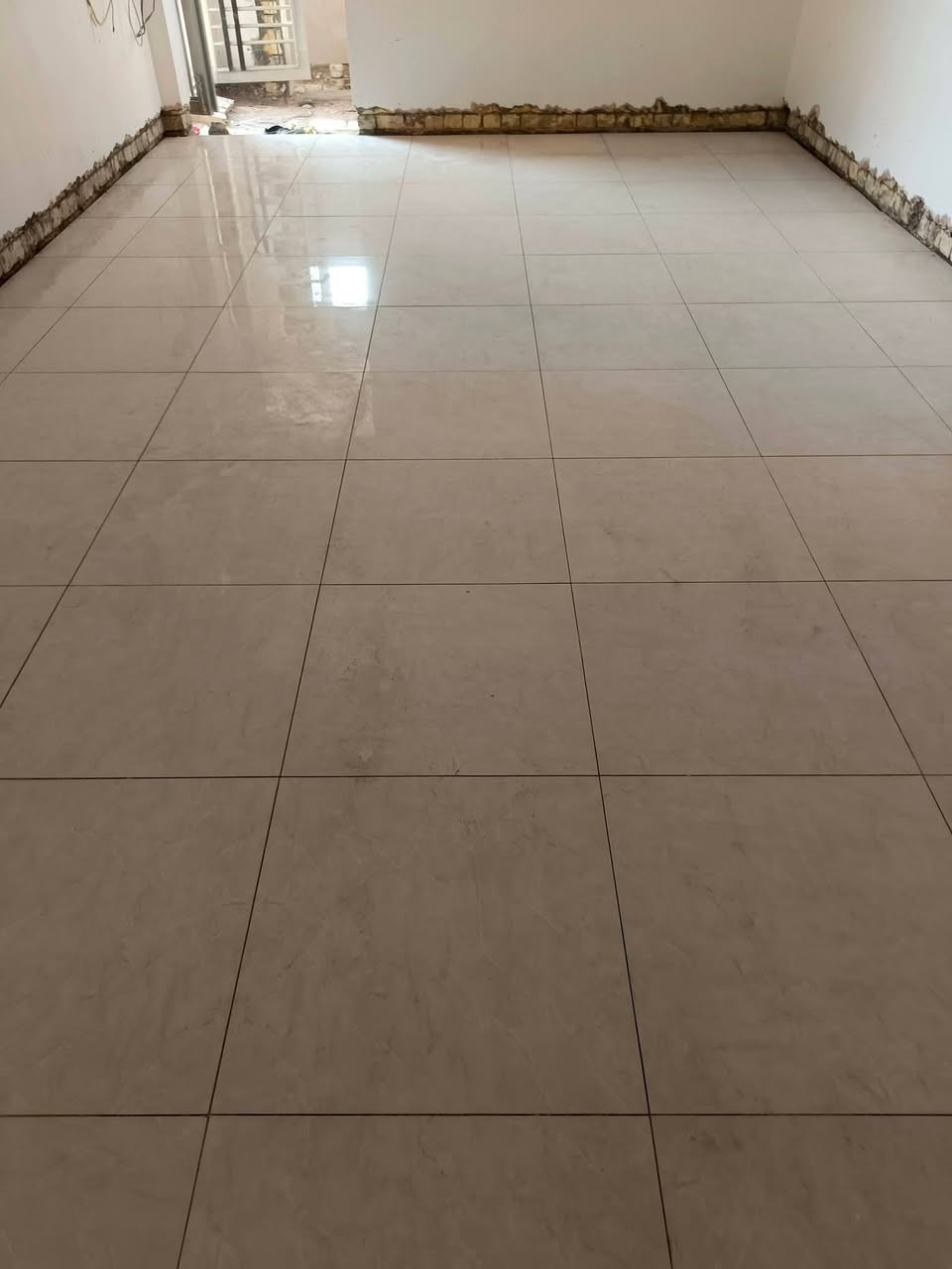 خلفة لتطبيك جميع اعمال السيراميك والبورسلين جدران ارضيات دراج ***********
