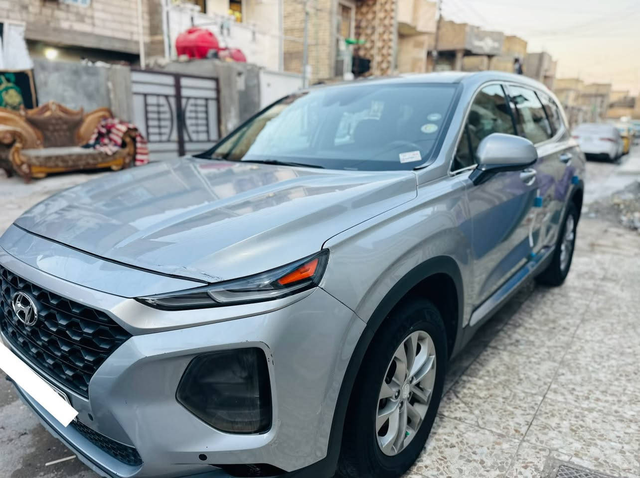 للبيع سنتافيا موديل 2020 وارد امريكي 
حادث دعاميه فقط ….راسلني توصلك باقي الصور حالياً بالمنشور (  5 ) صور مال حادث  او دك رقم الشاصي على الكوكل .

 المواصفات فول ما عدا البنوراما : 

1- بصمه تشغيل .
2- عداد الكتروني بشاشه كبيره.
3- فول تحكم ستيرن جهتين .
4-كروز مثبت السرعة . 
5-مانع الانزلاق . 
6-سايد بريك بصمة .
7-لايتات زينون .
8-بلوجكترات زينون نظام عدسات . 
9-نظام صعود ونزول منحدرات .
10- اوتو هولد ( A ) .
11- إطفاء وتشغيل ذاتي عند التوقف بالازدحام. 
12-  شاشة تاب كار بلي . 
13-كامرة دوراة . 
14-مود درايف ( 3 ) انظمة قياده 1-سبورت 2-وسمارت 3-وايكو .
15- اقتصاد البانزين  AWD .
16- فور ويل .
17- الكشنات تدفئة . 
18- هاندبريك بصمة . 
19- رادار تنبيه بالمري الجانبية . 

گير ومحرك 2400 مكفولات برغي ممفتوح وعلى الفحص .
( اكو اماكن بارد موضحة بالصور بالمربع ) ( الباب الخلفي عكس السايق مصبوغ ) 
رقمها رقم شمالي ( اربيل ) بأسمي تحويل ثاني يوم  داخل لونين وباقي صور الحادث بالخاص لان ميكفي المنشور انشرهن  سياره ماشيه 90 الف ميل وبعد بيها مواصفات اكثر / مكان السيارة بغداد- الرصافة 
للاستفسار( *********** ) #السعر_172  وبيه مجال بسيط وبالخدمة للطيبين 🌹🌹🌹
