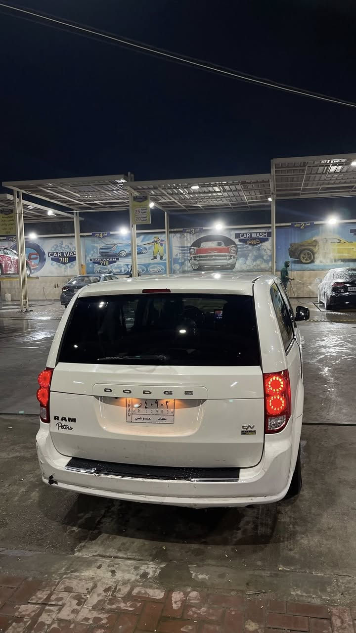 دوج كرفان للبيع 
2013 
ماشيه 110 
سياره حادثها طخه بسيطه بالجاملغ والصندوق 
ابواب ميكانيك 
3 قطع تبريد 
كشنات بلع منفصله
نظام اقتصادي ايكو 
السياره حداديه خلفيه جديده 
نقوصاتها 
حداديه اماميه غير جيده 
التبريد امانة ببداية الموسم مبدلين فرزيات امامي وخلفي بس يمكن الشغل مو مضبوط لان اشتغل اسبوعين ووراها فقد الغاز بعد مرح وشفته 
السعر 130 
الشراي يجي يشوف ويكلب ويدلل بيها مجال بسيط 

مكاني بغداد 
***********
