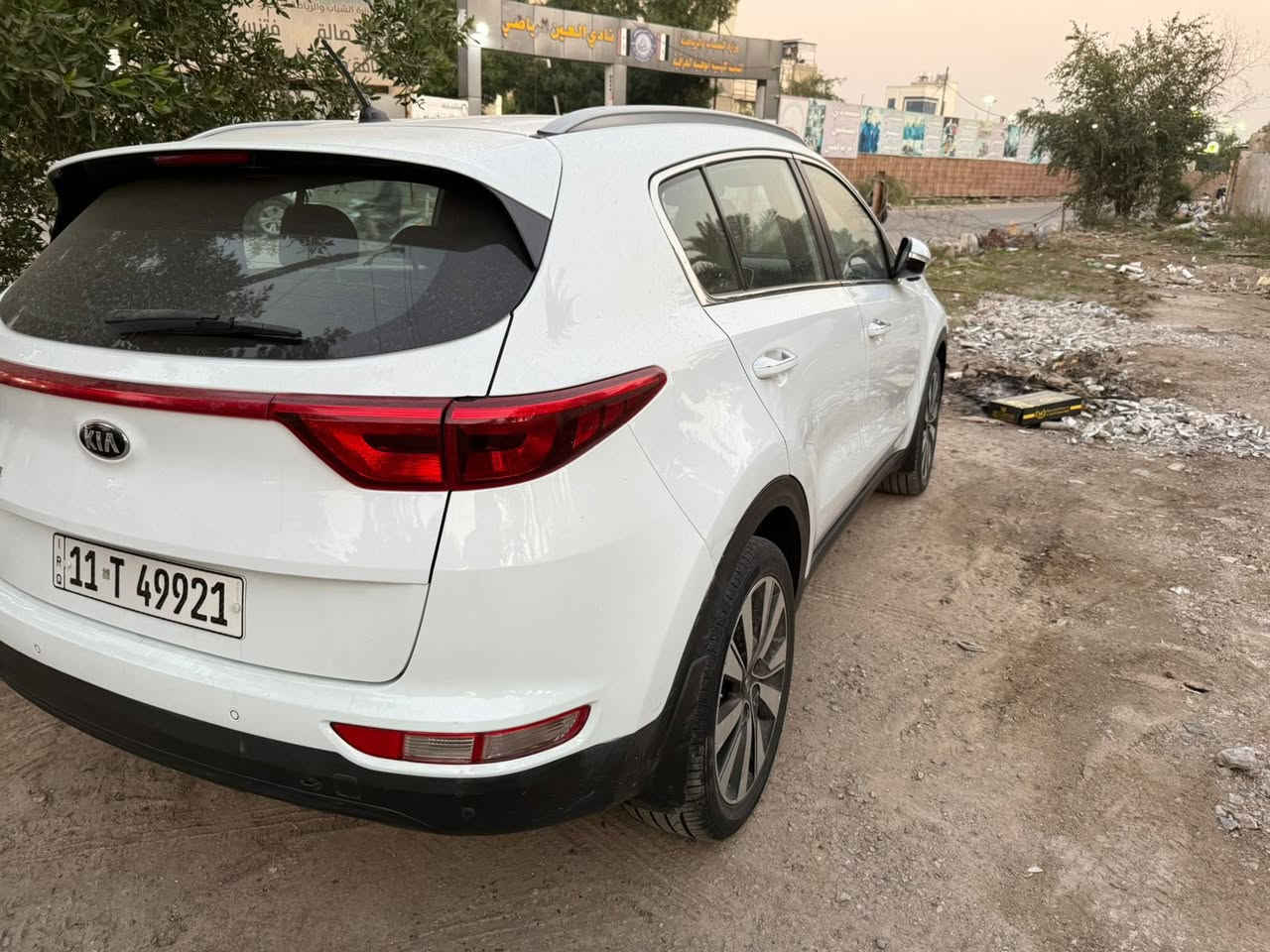 السلام عليكم للبيع كيا اسبورتج خليجي٢٠١٨ بدون حادث كفاله عامه حساس امامي خلفي بصمه اصلي كشنات حمصي ماشي ١٠٣    السعر ١٨٥ العنوان البنوك ***********
