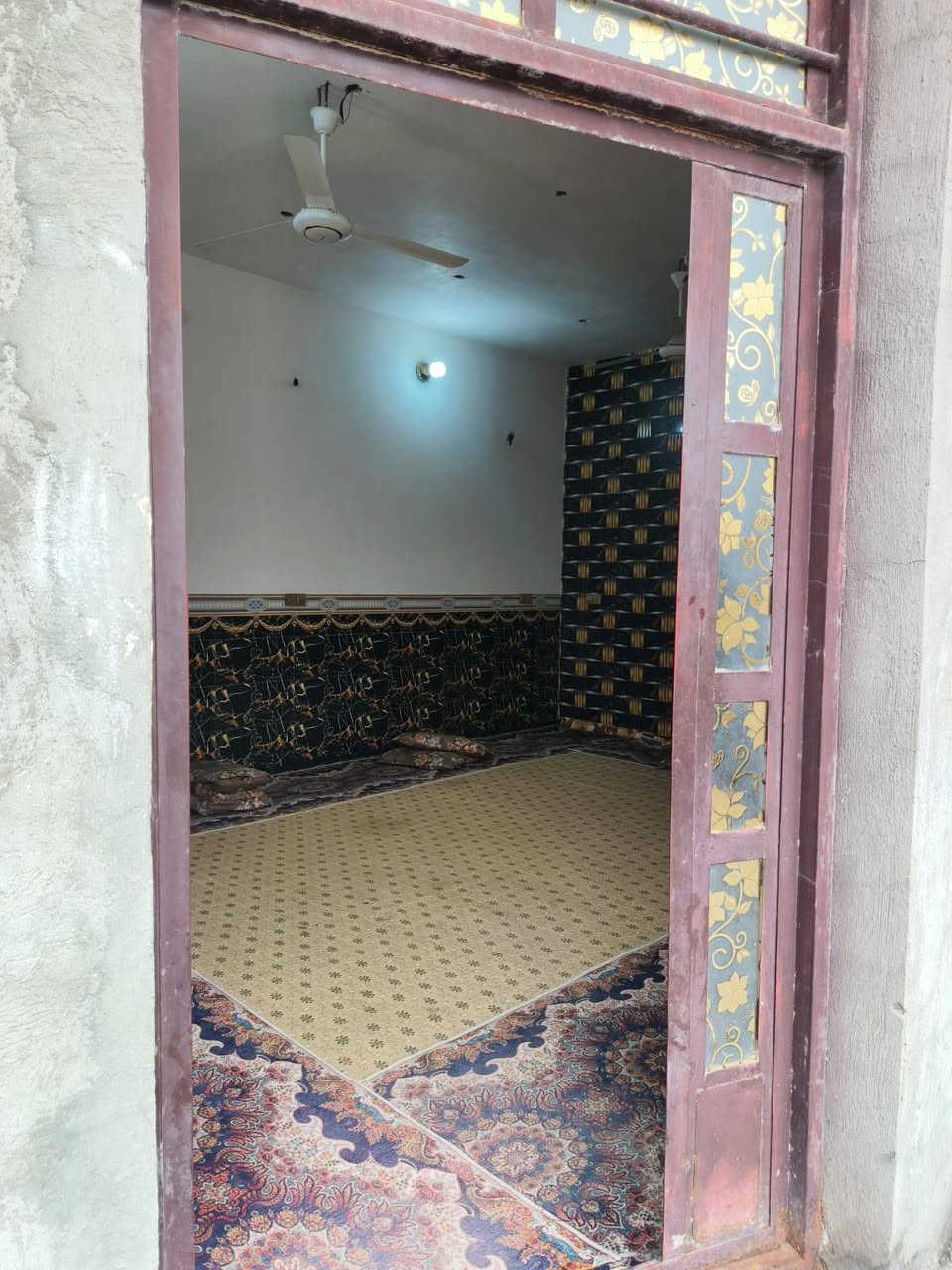 بيت للبيع مساحه 200م للاستفسار الاتصال على الارقام *********** / *********** واتساب  بغداد منطقة الانتصار
