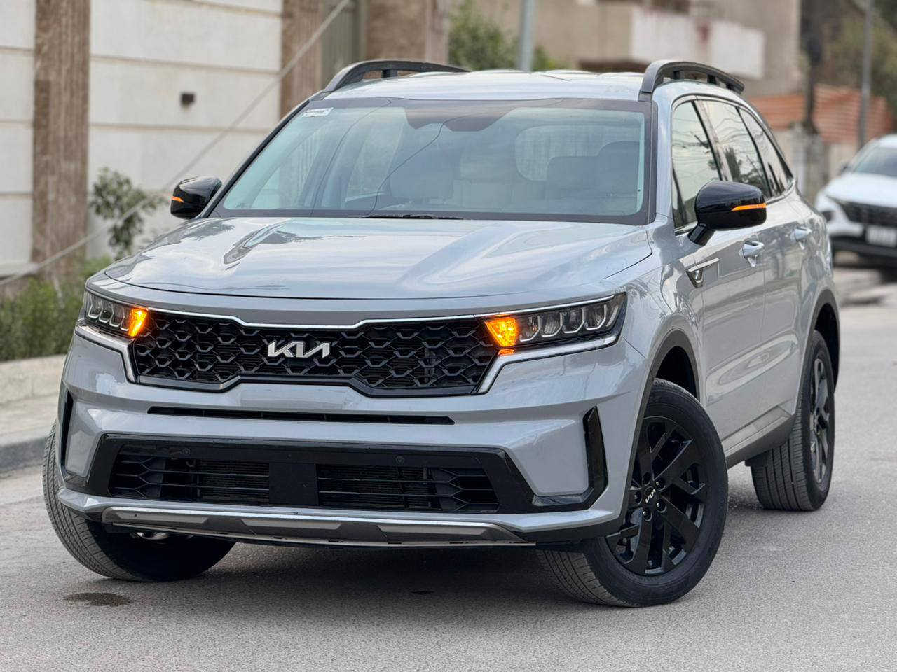 السلام عليكم
كيا سورنتو موديل 23 وارد امريكي ليبل واحد بدون تبديل حادثة طخط بصيطة واضحة عندك بل صور الحادث مواصفات السياره 
شاشة كامرة دوارة 
رادار امامي خلفي 
تحديد مسار 
داخل جلد 
كشن كهرباء 
محرك 2500
شحن لاسنكي 
7راكب 
داخل صاج
لايت زنون 4عدسات 
وباقي المواصفات معروفة السعر 240 وبيه مجال بصيط السيارة ماشية 16الف مكاني بغداد حي اور ***********
