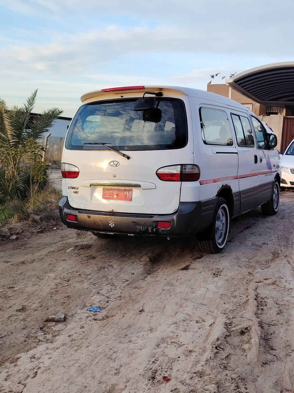 سلام عليكم ستاركس 2007 مكينه لا بخار ولا تنقيص كير مشروط و أكسن دخم تايرات جدد الاحد لو الاثنين أشد أرقام انكليزي بأسمي السياره. ... السياره مكفوله من الصبغ والضربهه السعر 75مابيها كل مجال***********العنوان ديوانيه سنيه
