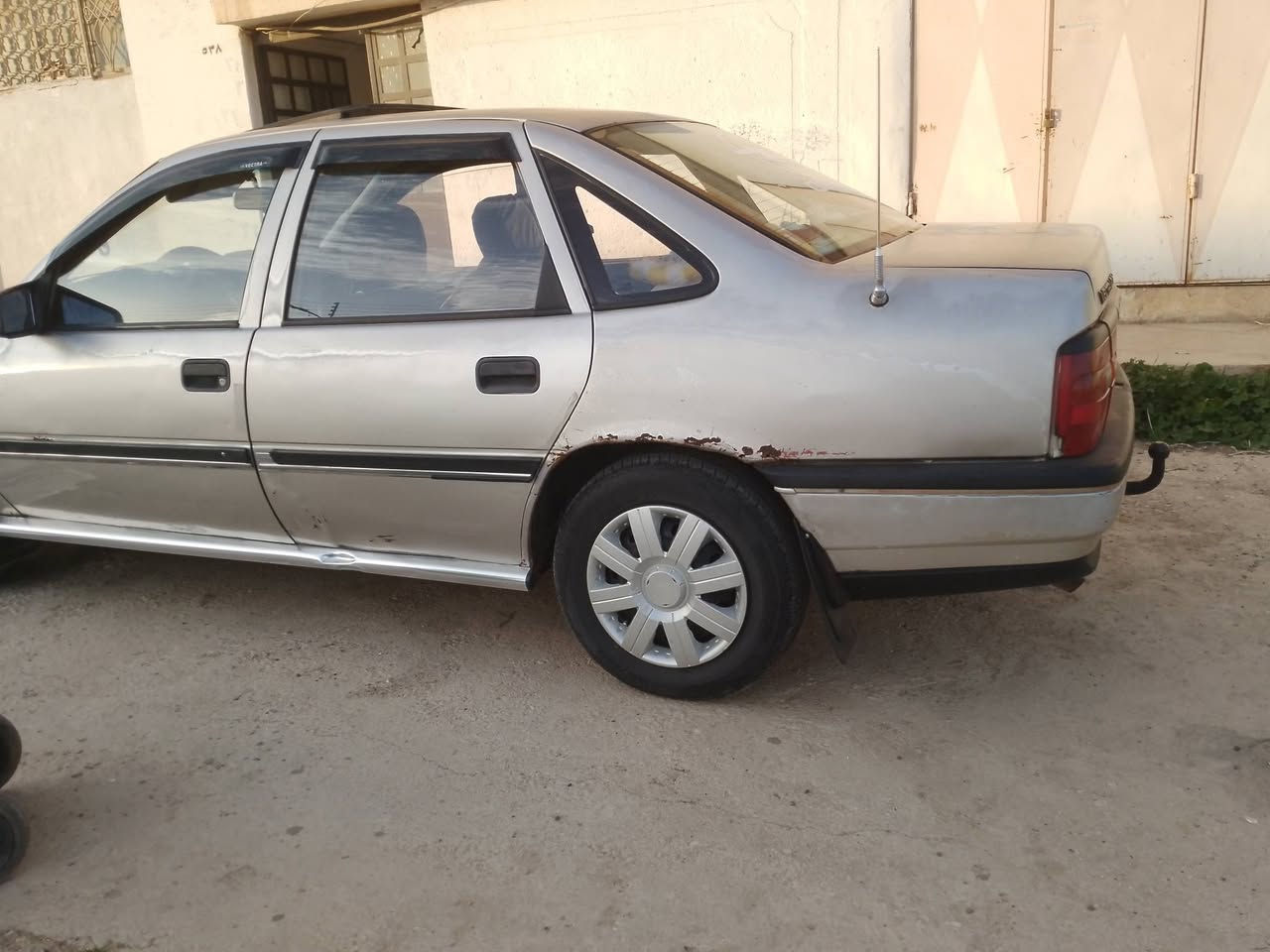 السلام عليكم
اوبل فكترا موديل 91
رقم بغداد انكليزي 
سنويه لل30
محرك 2000
محرك وكير شرط ع فحص 
تبريد بلادي 
سياره صبغ بلادي 
تايرات صدر جاهزه 
السعر 35 وبي مجال بسيط
المكان راوه 
***********
