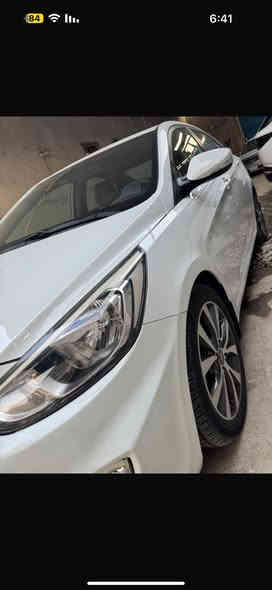 السلام عليكم 
اكسنت 2017 خليجي 
محرك 1600 دوش المرغوب 
ماشيه 100 
فول مواصفات 
سلايت داخل صاج اشاير بلمري 
شاشة تاب كامره دواره
حساس خلفي 
5 ويل كب 
4 دسك 
كشنات جلد 
تحكمات مقود 
كير محرك خير من الله بلادي ممفتوح برغي 
تخم تاير جدد شادله دهن فلاتر جدد قبل يومين بدلتهن 
مكفولة من صبغ وتبديل 
بيه بارد شبر بلباب ودوسه بيه صبغ فقط لباقي كفاله 
مكاني بغداد تقاطع درويش السيديه أو السنك صباحاً 
رقمي *********** 
رقم بغداد مشروع وطني سنويه 28 
السعر 
125 $ ورقة
