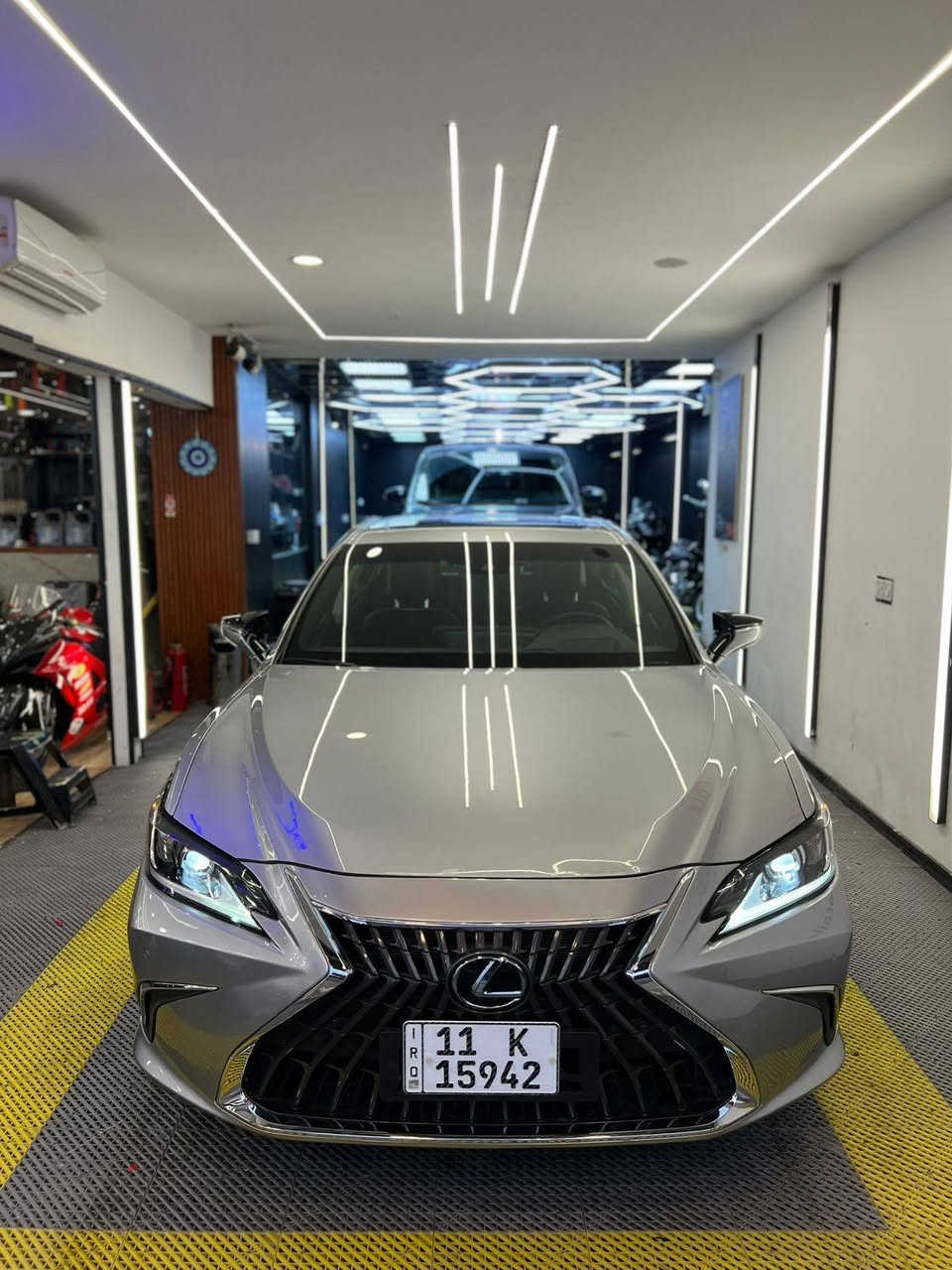 السلام عليكم للبيع  
Lexus es 300 h 2024 هايبرد 
السيارة فول مواصفات ١/١ 
ماشية 11 الف miles 
حادثها موضح بالصور  صبغ 3 قطع جنطه وباب وجاملغ خلفي وبيها باب معدل PDR بدون ايرباك شاصي سليم
بعض من مواصفات السيارة 
كامره خلفيه  
حساسات امامي و خلفي 
رادارات امامي و وجانبي 
نقاط عمياء 
تحديد مسار 
مثبت سرعة تفاعلي 
تدفئة تبريد كشنات مع خرن ميموري 
تدفئة ستيرن 
فتحة سقف 
داتا شو 
نظام صوتي من JBL 
شاشة جبيرة نظام كار بلي وايرليس 
شحن لاسلكي  
مري شفط وكهرباء 
وبيها بعد هواي مواصفات معروفة 
السيارة جاهزة بدون نقص 
سعرها 27.500$ وبيها مجال بسيط
مكان السيارة بغداد اليرموك
***********

