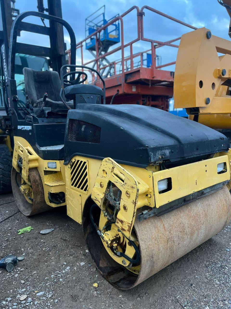 سلام عليكم حادلة بوماك موديل 2005 نضيف رقم و تحويل بشرط شغال اي عيب مابيه


**إذا كنت صاحب هذا الإعلان وتريد حذفه لأي سبب، رجاءا أرسل رسالة إلى الدعم الفني**