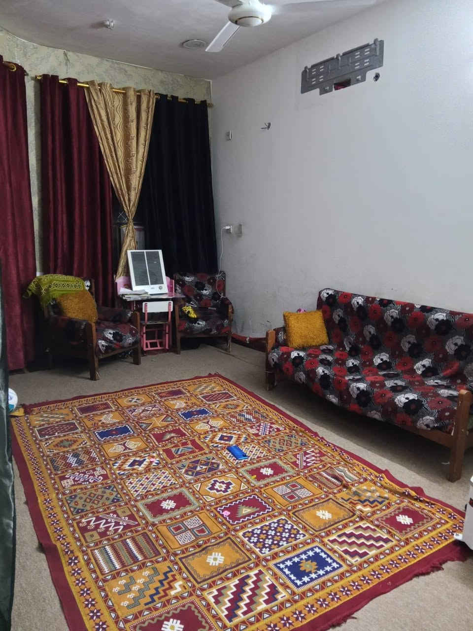 #على بركة الله..
مكتب دار المستقبل للعقار..
🔥🔥🔥🔥🔥🔥🔥🔥🔥🔥🔥
بيت للبيع بسعر مناسب طابو صرف حي الجهاد ديوان المخابرات 100م
واجهه 5م نزال20م مدخلين طابق واحد يحتوي على..
🪶 غرفة نوم 
🪶 صاله 
🪶 مطبخ 
🪶 خدمات 
🏦 نشر عدد الإعلان 170/60 كرار
📞*********** وتساب 
📞***********وتساب 
💯 الله يرزق الجميع..
🛑🛑🛑🛑🛑🛑🛑🛑🛑🛑🛑
