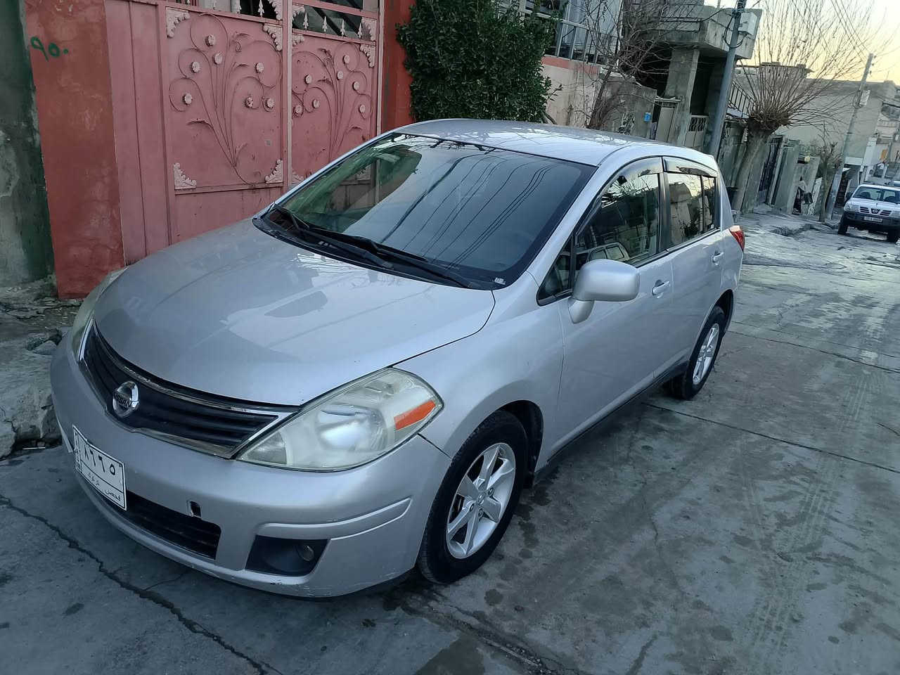 نیسان فیرسای ساخ مۆدیل2011مەنەفیست ئەسلی سیارەکە2بارجەی بۆیاخە بیشی کەبسە گیرومەکینەو کارەبای هەموی مەزبوتە کیشەی مەدەنیومالی مەدەنی بەشەرت شوین قەلادزئ55گەلاو مەجال*********** بشدار, السليمانية
