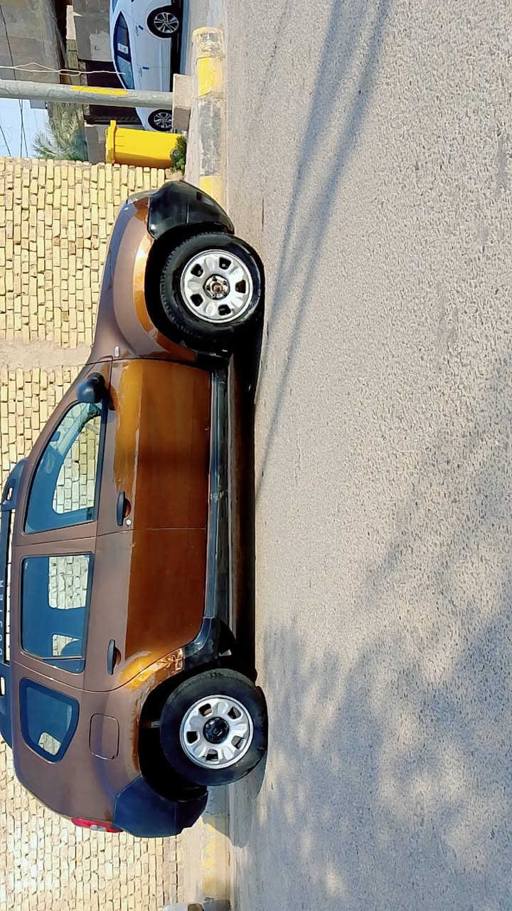 السلام عليكم سياره رينو فرنسي للبيع موديل 
16 مكينه خير من الله تبريد شغال حداديه كامله 
مكان السياره واسط الكوت رقم *********** 
 السعر 85 ورقه وبيها مجال
