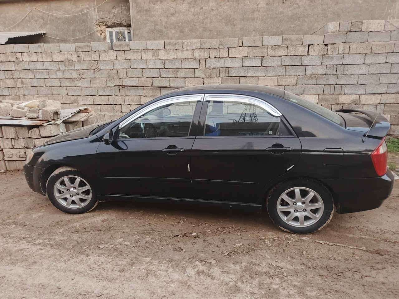 السلام عليكم سياره سبكترا للبيع ٢٠٠٦ محرك ٢٠٠٠ كير عادي بيها حادث ضربه خفيفه بالبجم مواصلة الشاصي السعر ٦٠ بيها مجال ***********
