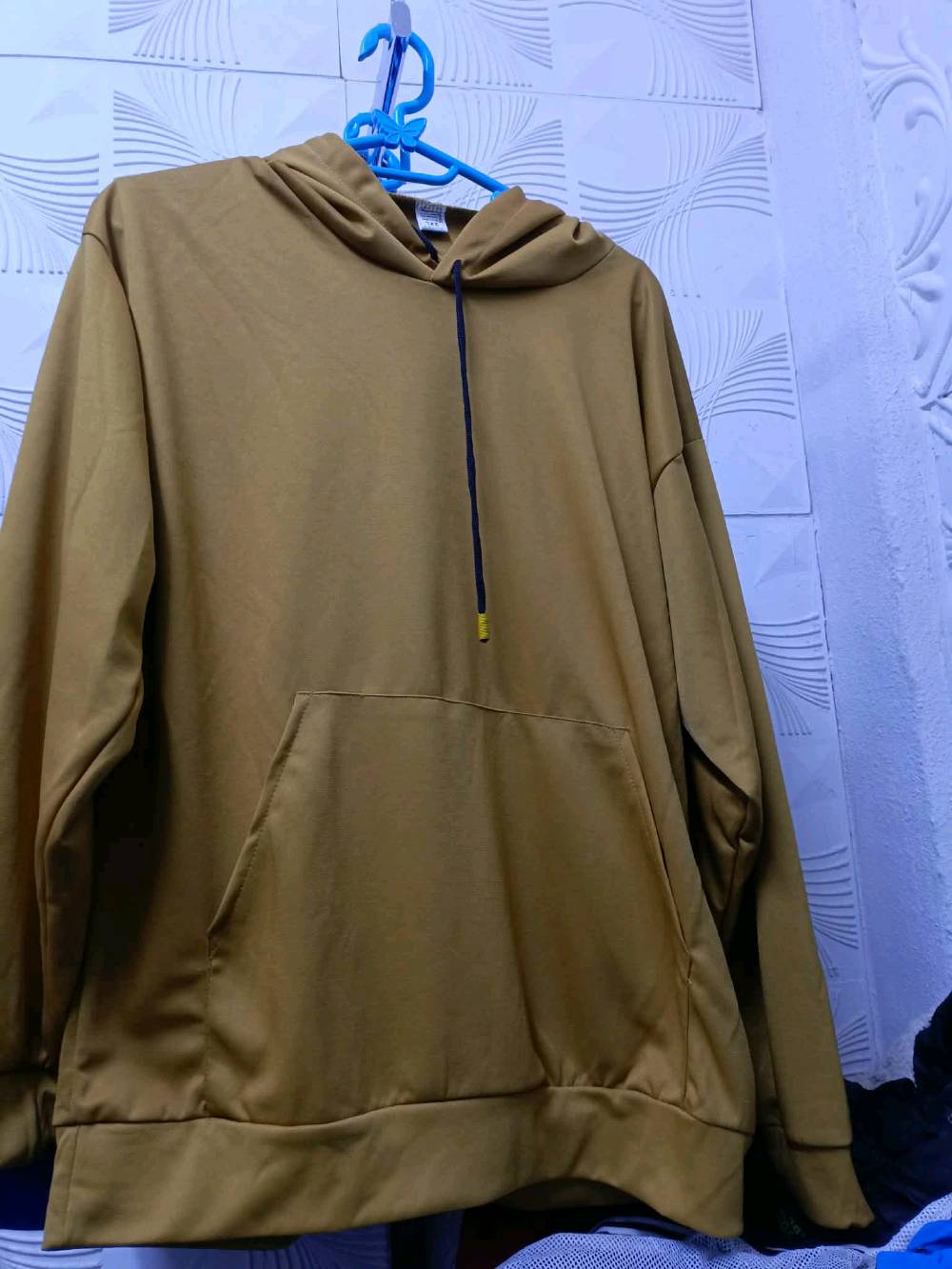 السلام عليكم
شلعه ملابس رجالي نسائي أطفال جديد وباله 
جوه سعر الجمله سعرها شلع ب 850  العدد الكلي 500 قطعه جديد وباله 
 ***********