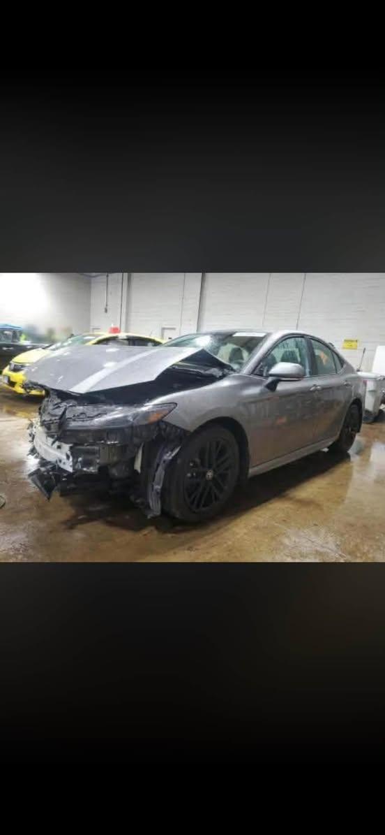 🚗 للبيع — تويوتا كامري 2025 SE PLUS هايبرد 🔥
موديل حديث جداً، سيارة اقتصادية وعملية للاستخدام اليومي 💯  
محرك 2.5 هايبرد + صرفية بنزين خيالية 👌

✨ المواصفات:
✔️ SE PLUS (مواصفات إضافية)  
✔️ شاشة + Apple CarPlay  
✔️ بصمة تشغيل + دخول ذكي  
✔️ فتحة سقف 🌞  
✔️ كاميرا خلفية + حساسات  
✔️ رادار + الحفاظ على المسار  
✔️ جنوط رياضية  
✔️ مكيف أوتوماتيك  

📍 السيارة مصلّحة وجاهزة للاستخدام ✔️  
📍 مكان السيارة: بغداد / حي الجامعة  

💰 السعر:22,500 وبيه مجال  
📞 للاستفسار:***********
📲 واتساب متوفر  

🔥 فرصة قوية للي يريد موديل 2025
