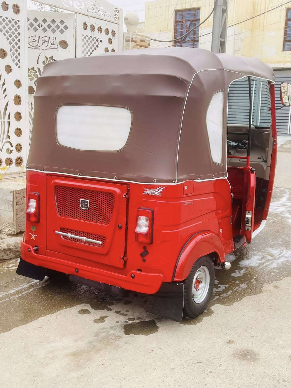 السلام عليكم تكتك للبيع موديل 24 كفاله السعر اللسفسار ***********
