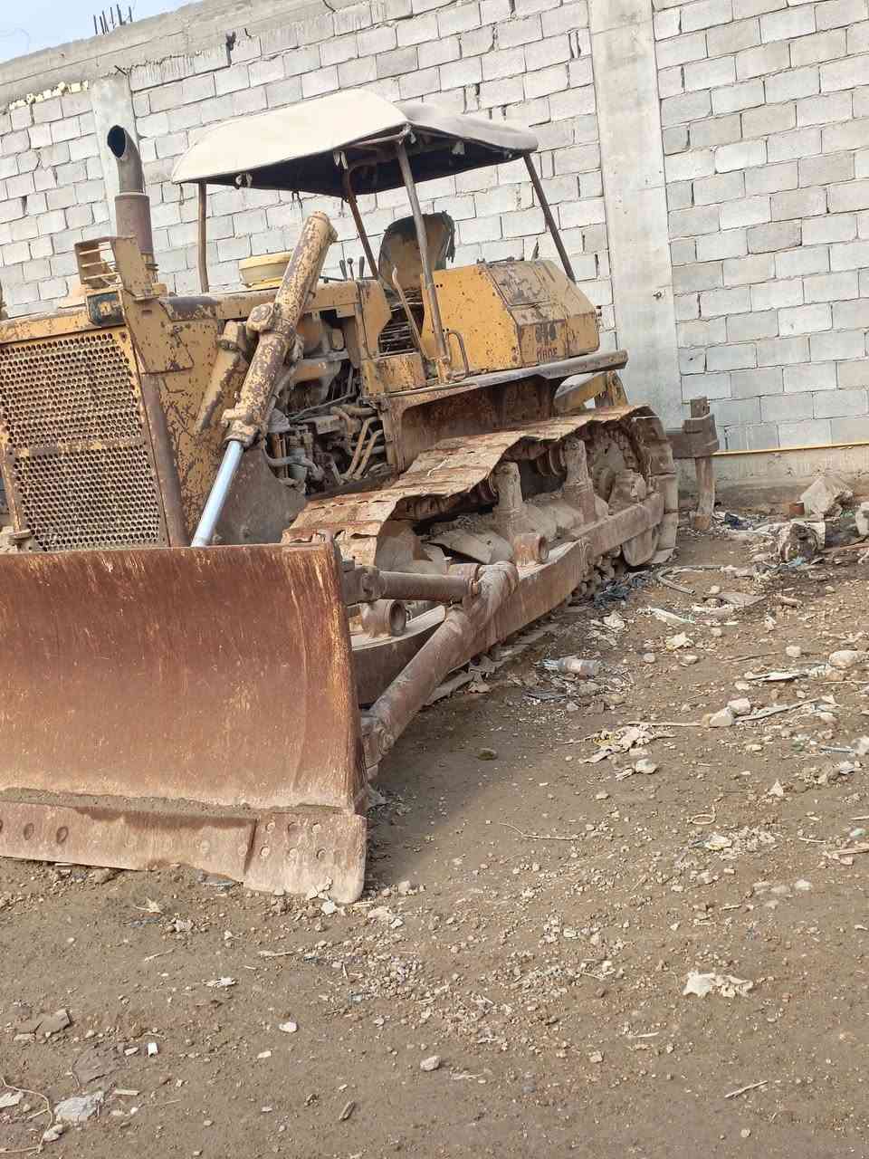 بلدوزر للبيع كير عادي رقم بغداد *********** للتواصل
