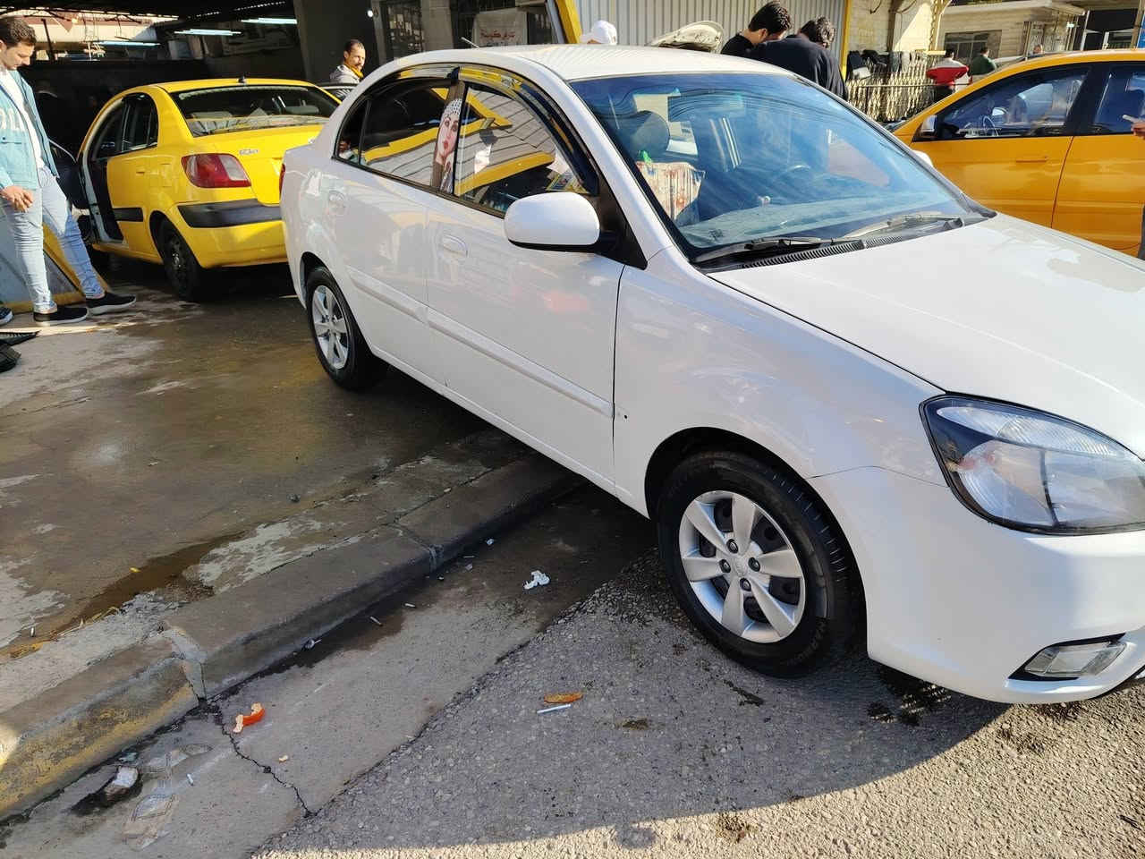 على بركة الله
كيا ريو 2011 اللون ابيض رقم اربيل دولي 
مكينة وكير شرط مكينه 16 
كابون بانزين ماستر راعيها الشرعي بالموصل حي بيسان شرط الوكالة التحويل 
هزة ورقم وسنويه وفحص مروري جديد 
حادثها جاملغ وبنيد جهة السايق بارد فقط  وبيها باب النفر والورة تبديل نفس اللون السيارة كامل بدون دواخل  غير شي مبيها 
تبريد تدفئة شغال كهربائيات كامله كله شغال 
السعر  90وبيها مجال بسيط للتواصل اتصل او خاص *********** مكاني حي الشيماء
