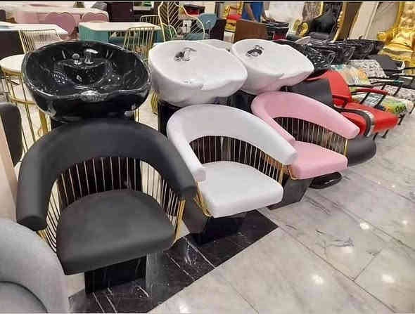 مغاسل الشعر مو بس جزء عملي بالصالون، هي هم لمسة ديكور راقية تضيف فخامة وجمال للمكان 🤍
الموديلات اللي عدنا مصممة حتى تكون مريحة للزبون أثناء غسل الشعر 💆‍♀️، بخامة قوية وجودة عالية تتحمل الاستخدام اليومي 👌
متوفرة بعدة ألوان حتى تختار اللي ينسجم ويا باقي ديكور الصالون ✨
لأن صالون مرتب يبدأ من التفاصيل الصغيرة "
متوفر توصيل داخل العراق 🇮🇶 
للاستفسار و الحجز مراسلة الصفحة ✅ 
أو التواصل عبر الواتساب ***********
