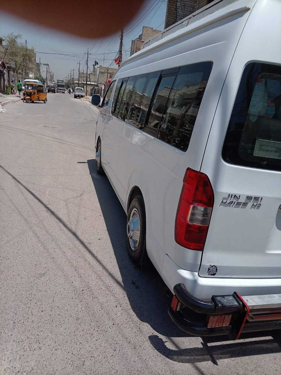 سلام عليكم
جنبي 2020 داخل ابيض 
جاهزه من كلشي 
رقم بغداد 
بيه طخه باب صدر 
مكاني بلديات سعر 185 
***********
