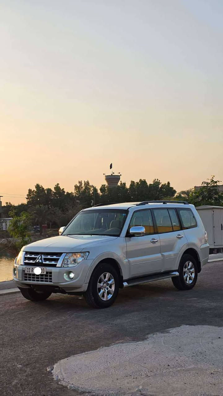 ‏السلام عليكم
----------------------------------
#للبيع أو المراوس
#باجيرو 2013 
وارد خليجي  GLS 
محرك 3500  v6  المرغوب 
———المواصفات———
فتحة سقف (سلايد)
3 قطع تبريد
سبعه راكب
كشاف + زراكات لايت
حساسات خلفيه
اشارات بالمري  +شفط ترحيبيه
جناح خلفي
كراسي جلد مال شركة
ثلاجه
كرسي كهربائي 
شاشة  اندرويد تلفزيون 
تخم تايرات جديد
دفع خلفي و رباعي
 زرع عدسات زينون 
باتري جديد 
صدر جديد 
مسويلها معالج طسة سيارة جديدة وناعمة كلش مال جناي
و السونار مرفق مع الصور
(( رقم بغداد دولي باسمي تحويل ثاني يوم ))
((هزه جديده وسنويه ل 2030 )) 
-------------------------------
مكفولة من الصبغ بيها بارد قليل يم البك لايت وشخط بالباب
------------------------------
#السعر :159 بيه مجال بسيط 
الرقم : ***********
أو   ***********
