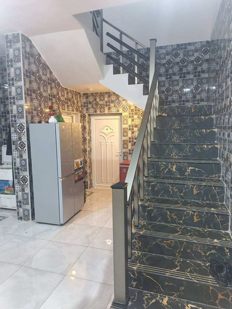 السلام عليكم بيت في حي الخضراء للبيع المساحه 160 متر اي استفسار على هذا الرق***********
