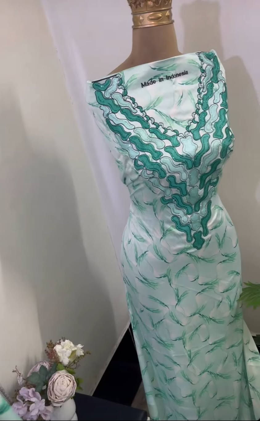 مخور حرير ممخيط السعر ٢٣
واتساب ***********
توصيل ٣٠٠٠ جميع محافظات العراق
